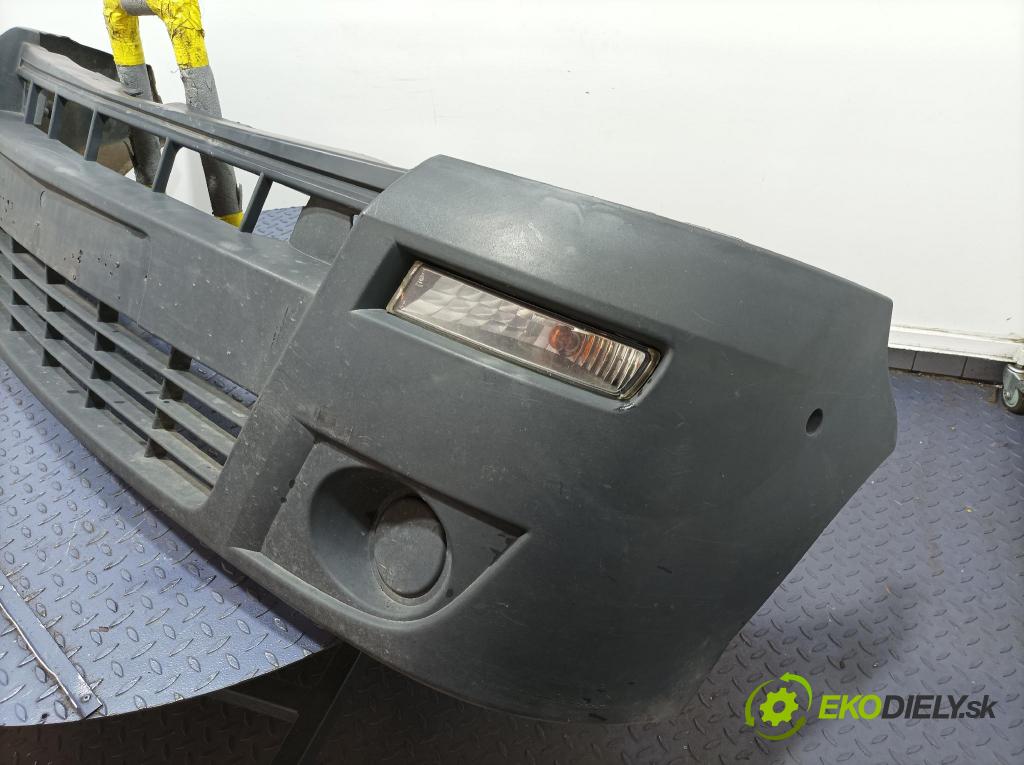 Opel Movano 2004 nárazník Predné