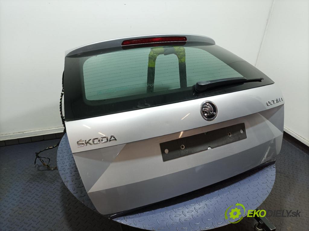 Skoda Octavia 2017 zadna dveře kufra: kufra: