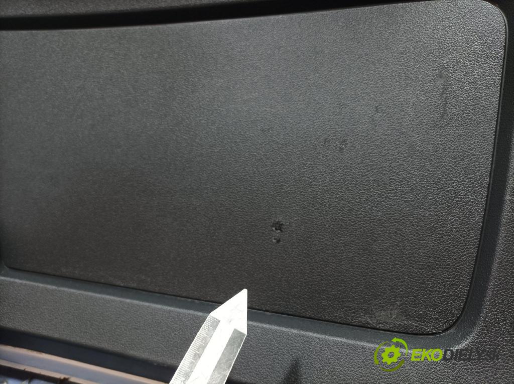 Skoda Octavia 2017 zadna dveře kufra: kufra: 