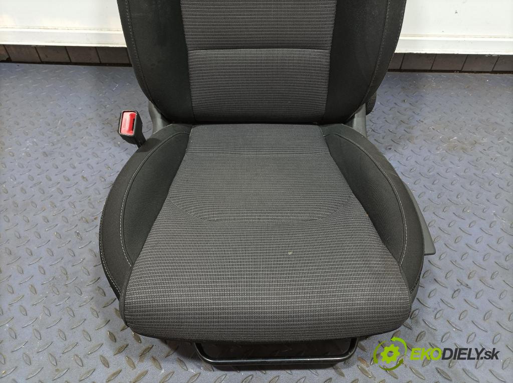 Hyundai I30 2022 Sedačka Ovládače: