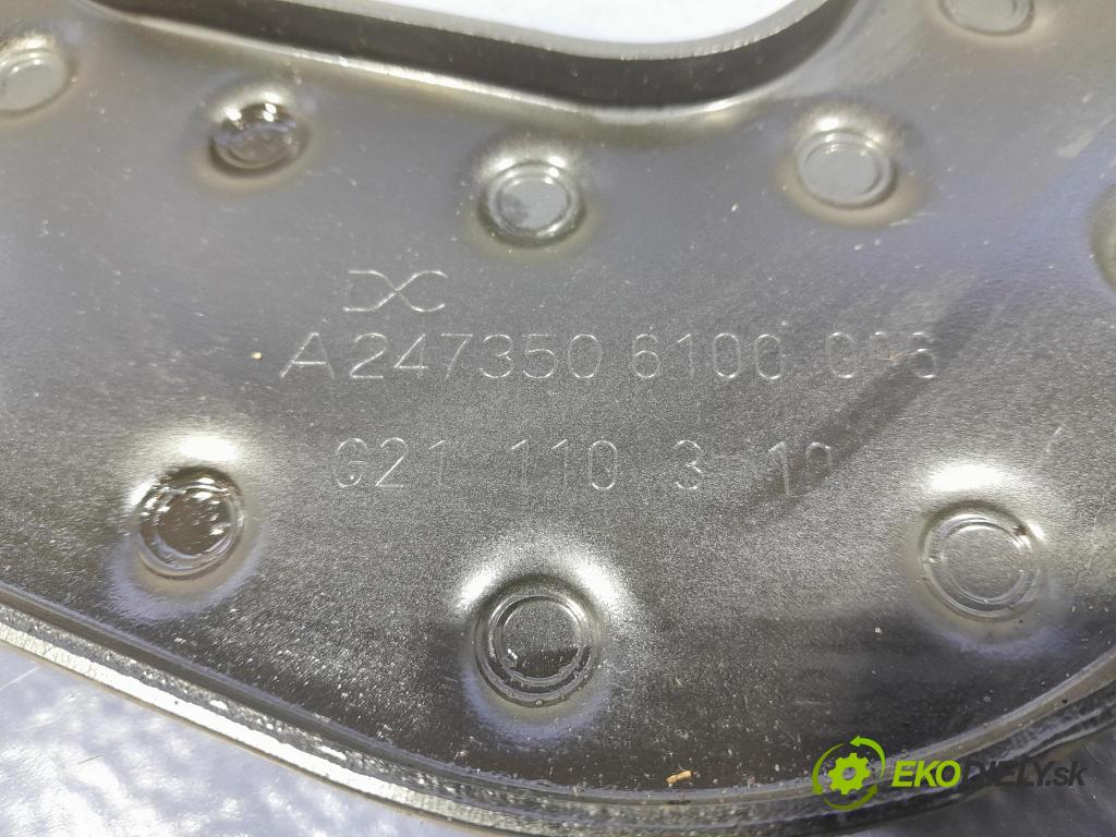 Mercedes A-klasa 2021 zad Vľavo: A2473506100