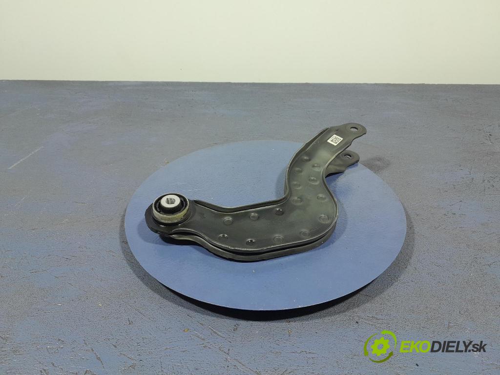 Mercedes A-klasa 2021 zad v pravo: A2473506100