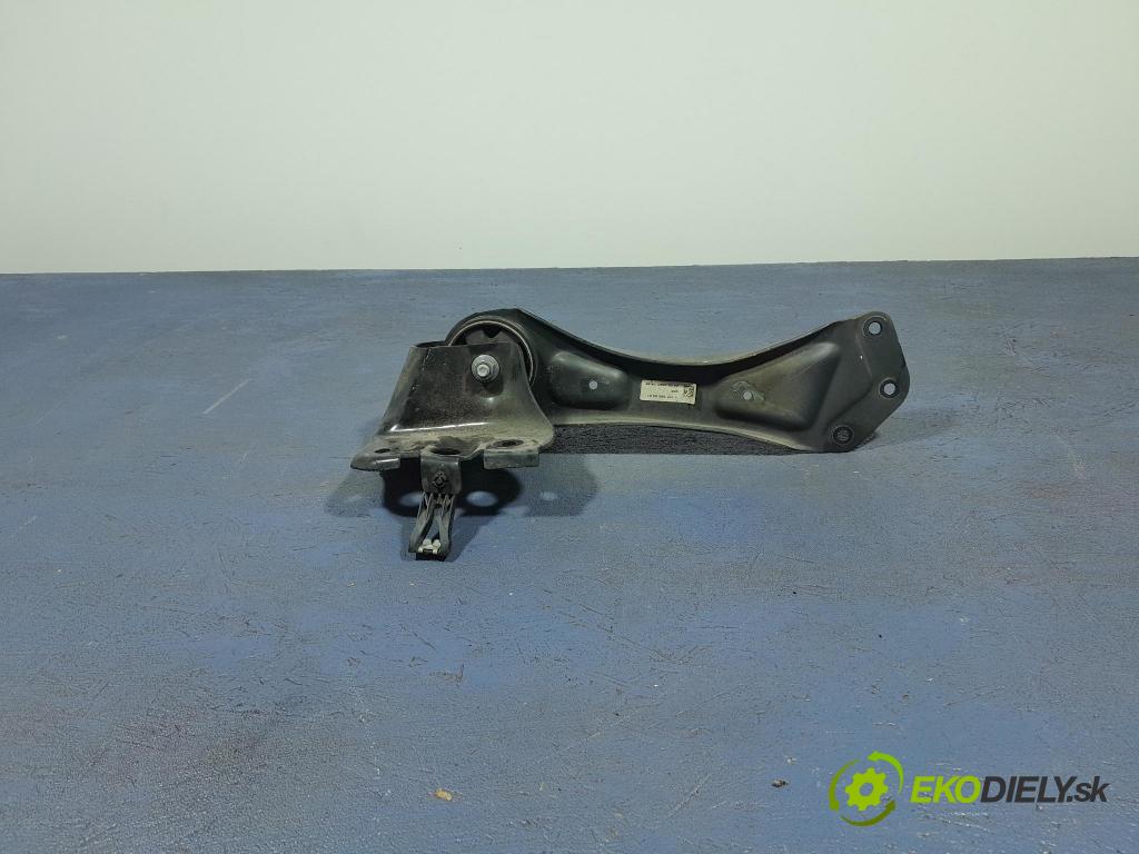 Mercedes A-klasa 2021 zad v pravo: A2473520800