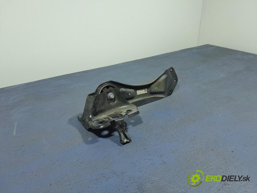Mercedes A-klasa 2021 zad v pravo: A2473520800