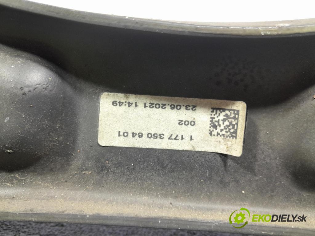 Mercedes A-klasa 2021 zad v pravo: A2473520800