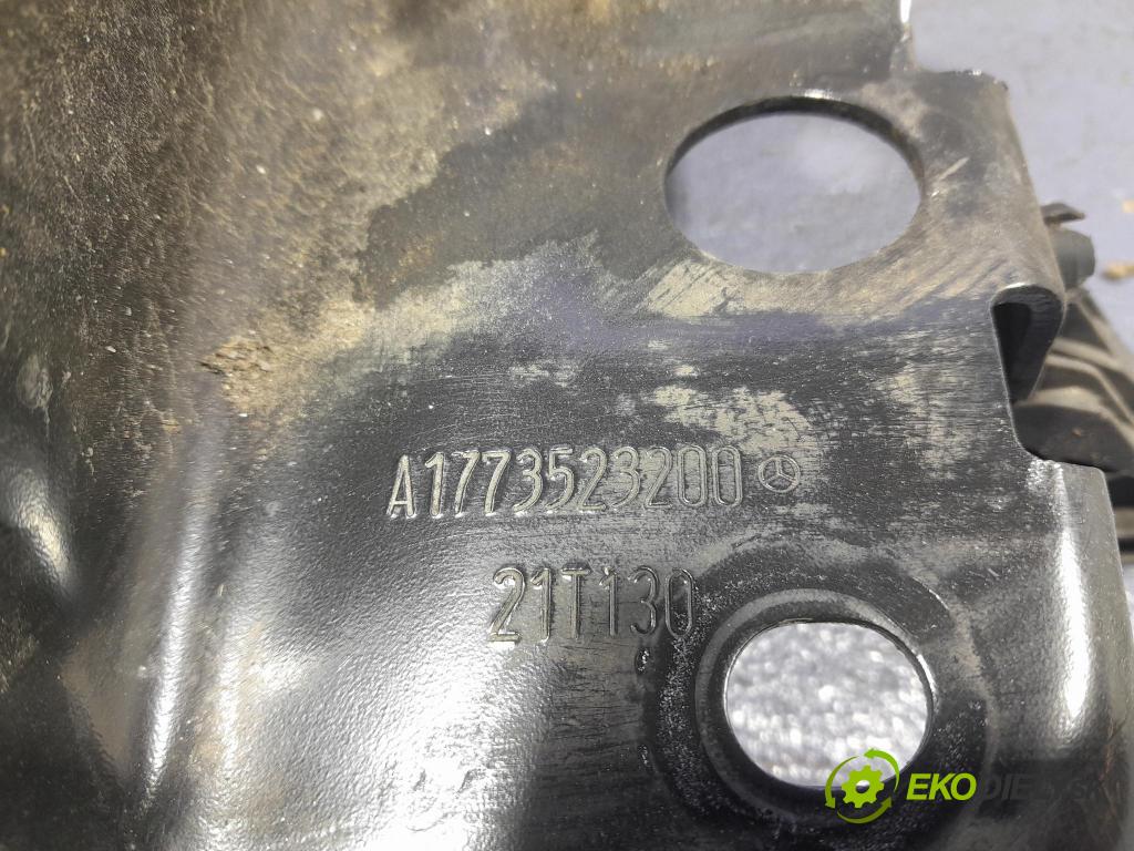 Mercedes A-klasa 2021 zad v pravo: A2473520800