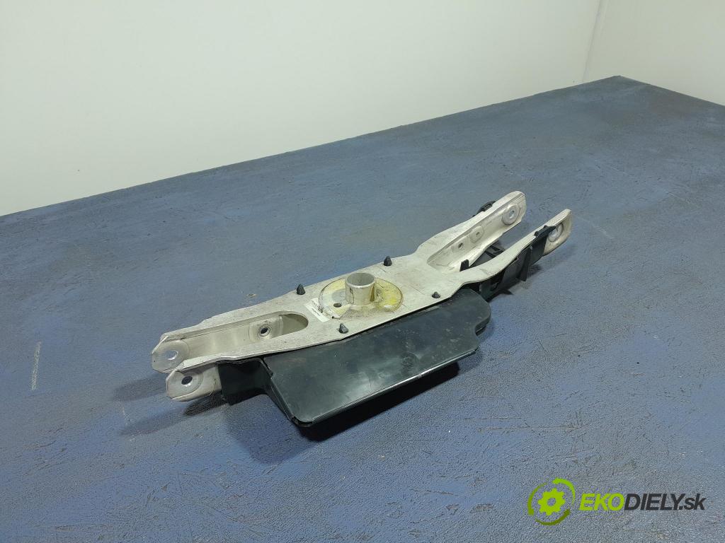 Mercedes A-klasa 2021 zad v pravo: A2473523700