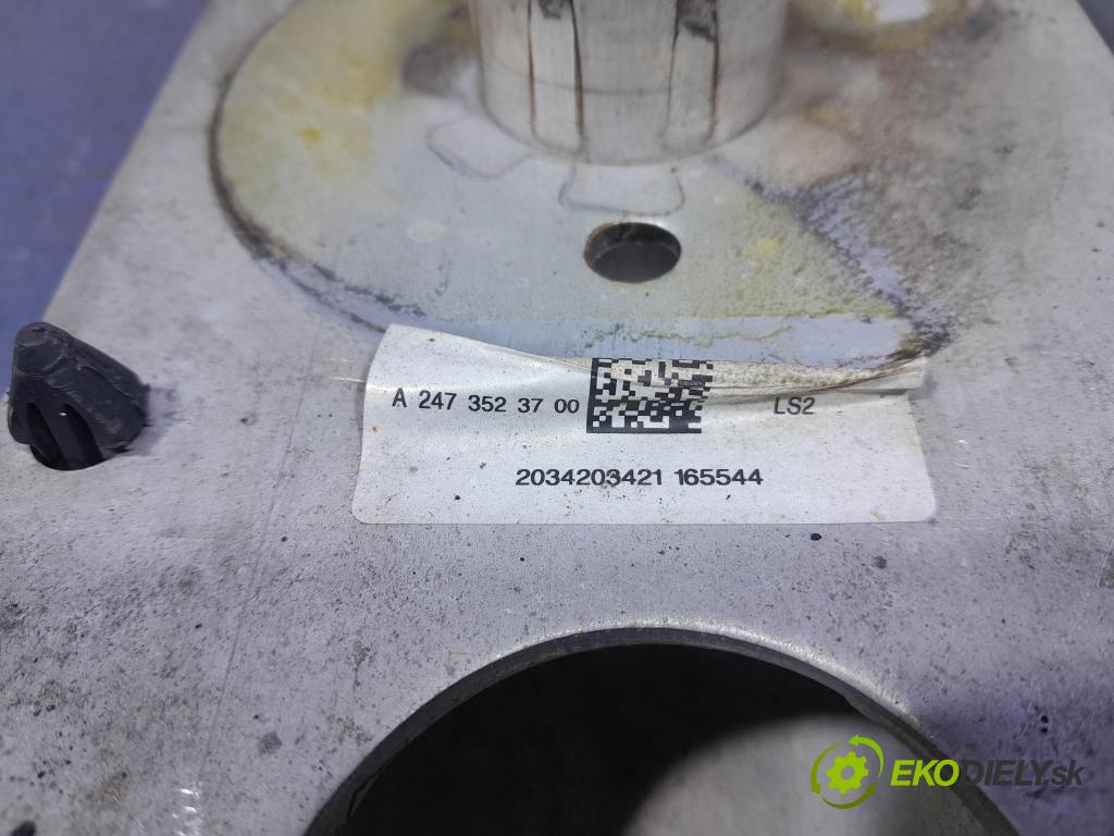 Mercedes A-klasa 2021 zad v pravo: A2473523700