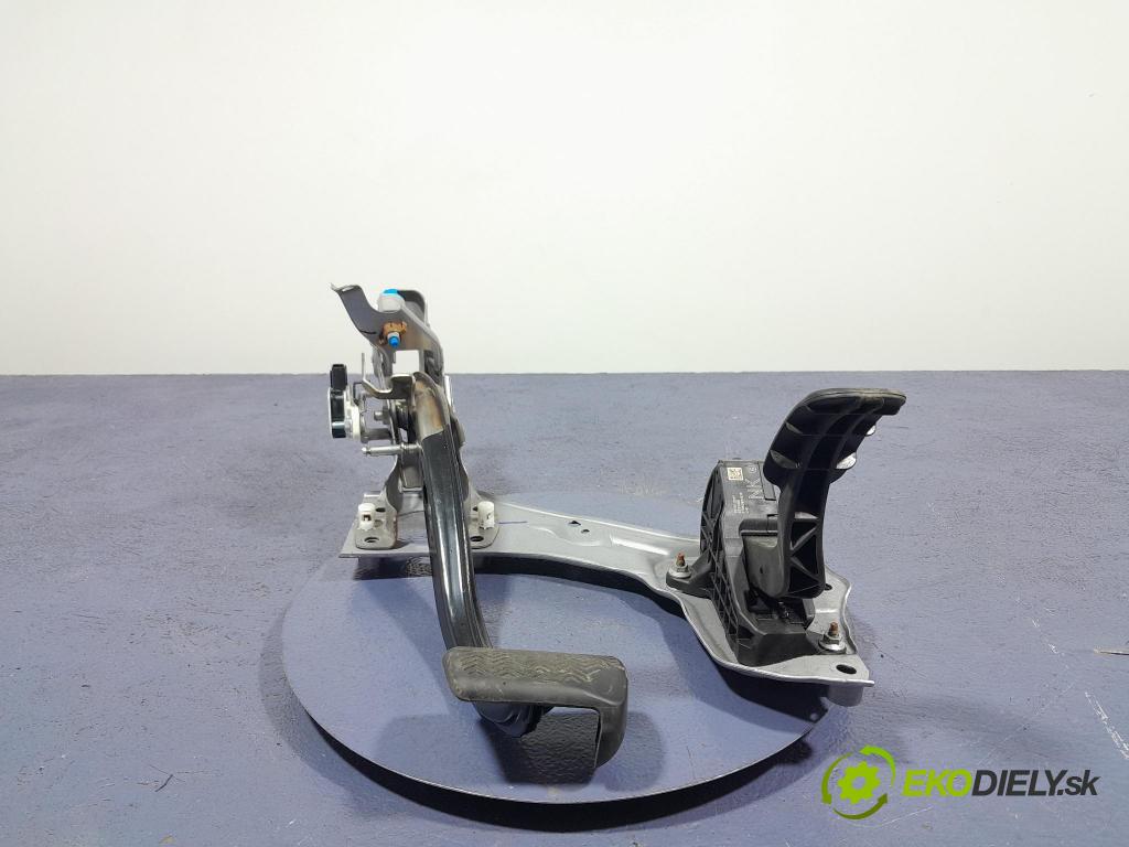 Suzuki Swace 2021 pedále 78110-02211