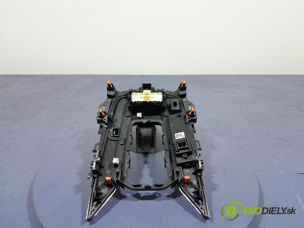 Suzuki Swace 2021 kryt Plast: Interiéry: 76L507-LH
