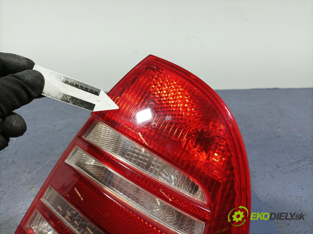 Skoda Superb 2003 svetlo / reflektor zad Prava: Vonkajsia: 3U5945096A