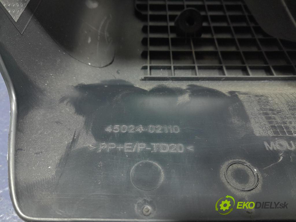 Suzuki Swace 2021 kryt Plast: Interiéry: 45286-02630