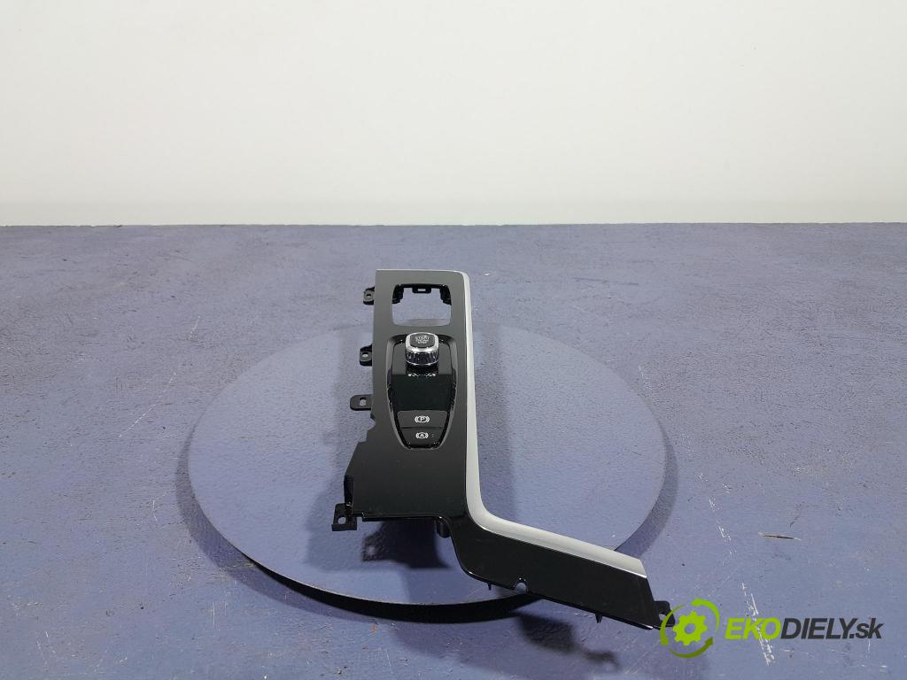 Volvo Xc60 2022 kryt Plast: Interiéry: 31469435