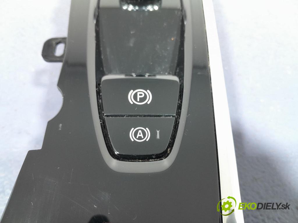 Volvo Xc60 2022 kryt Plast: Interiéry: 31469435