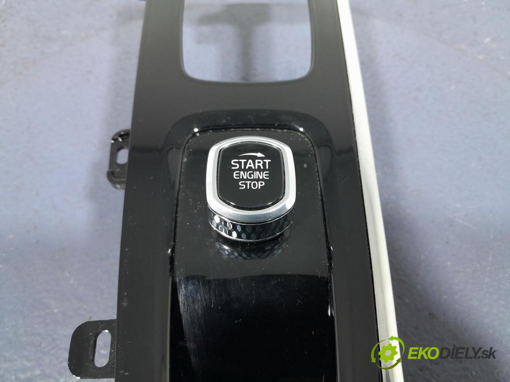 Volvo Xc60 2022 kryt Plast: Interiéry: 31469435