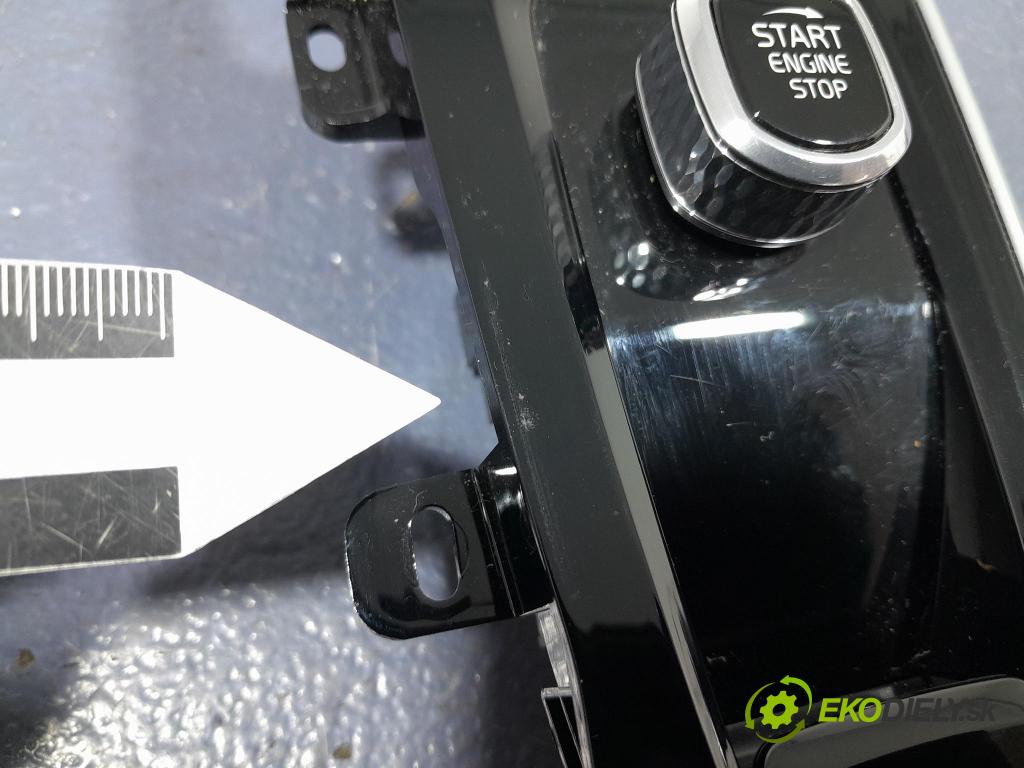 Volvo Xc60 2022 kryt Plast: Interiéry: 31469435
