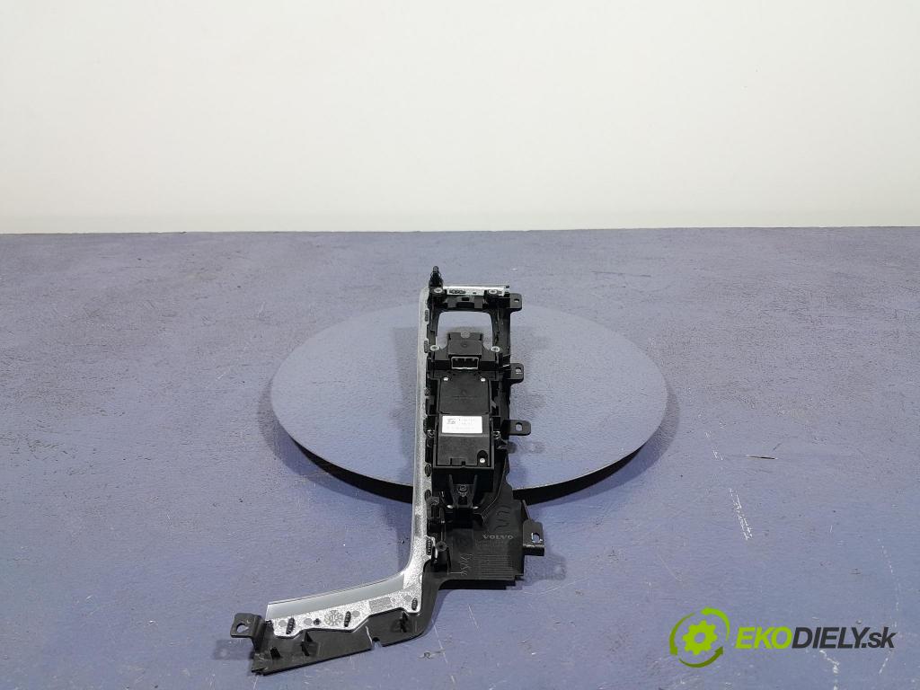 Volvo Xc60 2022 kryt Plast: Interiéry: 31469435