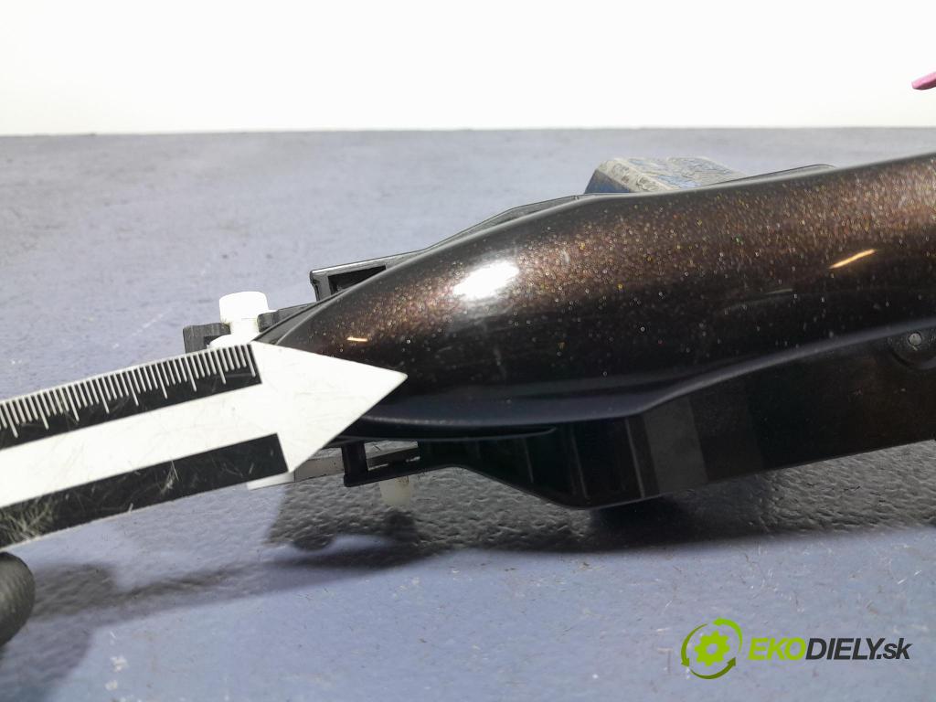 Suzuki Swace 2021 rukoväť zad Prava: