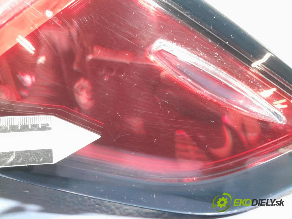 Suzuki Swace 2021 svetlo / reflektor zad Prava: Vonkajsia: