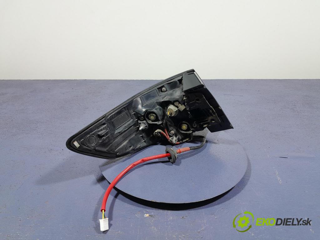 Suzuki Swace 2021 svetlo / reflektor zad Prava: Vonkajsia: 