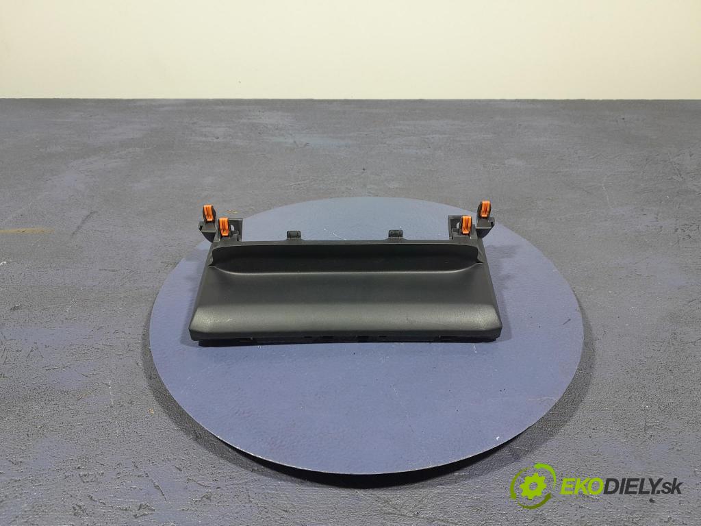 Suzuki Swace 2021 kryt Plast: Interiéry: 55422-02720
