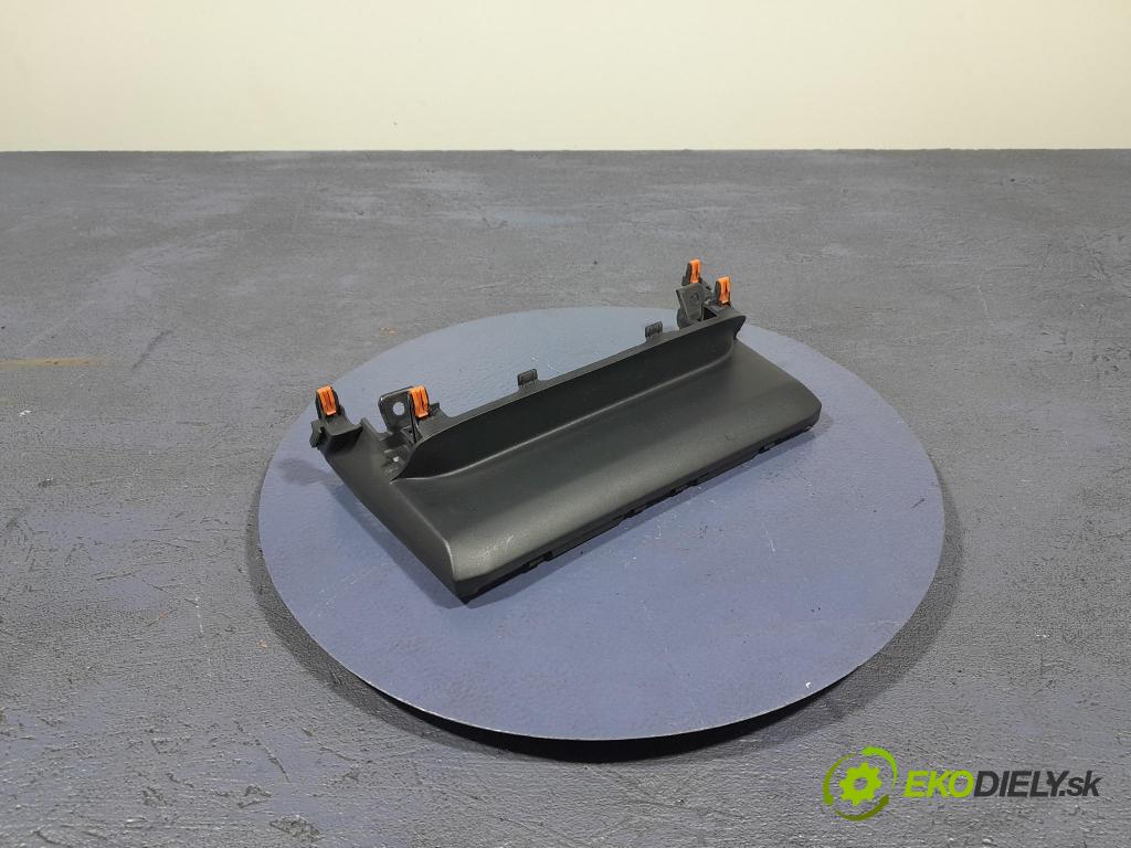 Suzuki Swace 2021 kryt Plast: Interiéry: 55422-02720