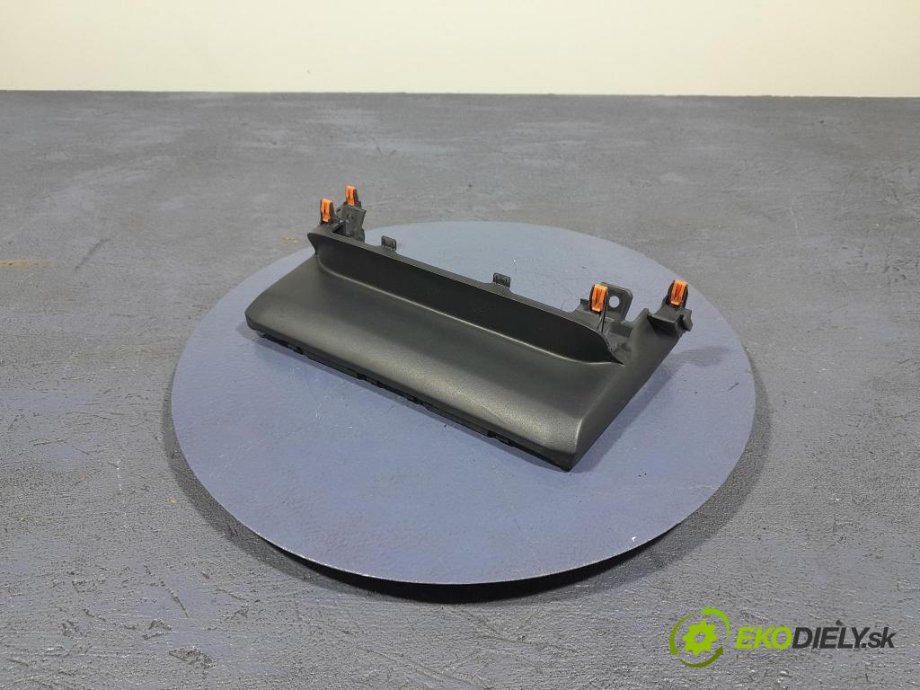 Suzuki Swace 2021 kryt Plast: Interiéry: 55422-02720