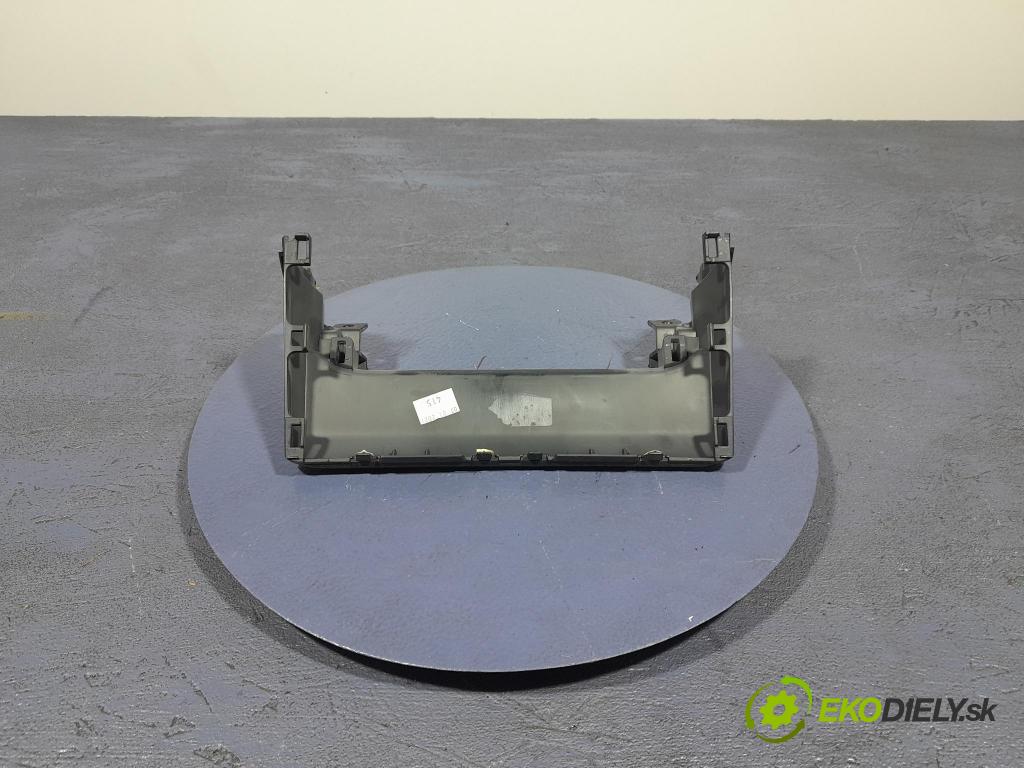 Suzuki Swace 2021 kryt Plast: Interiéry: 55422-02720