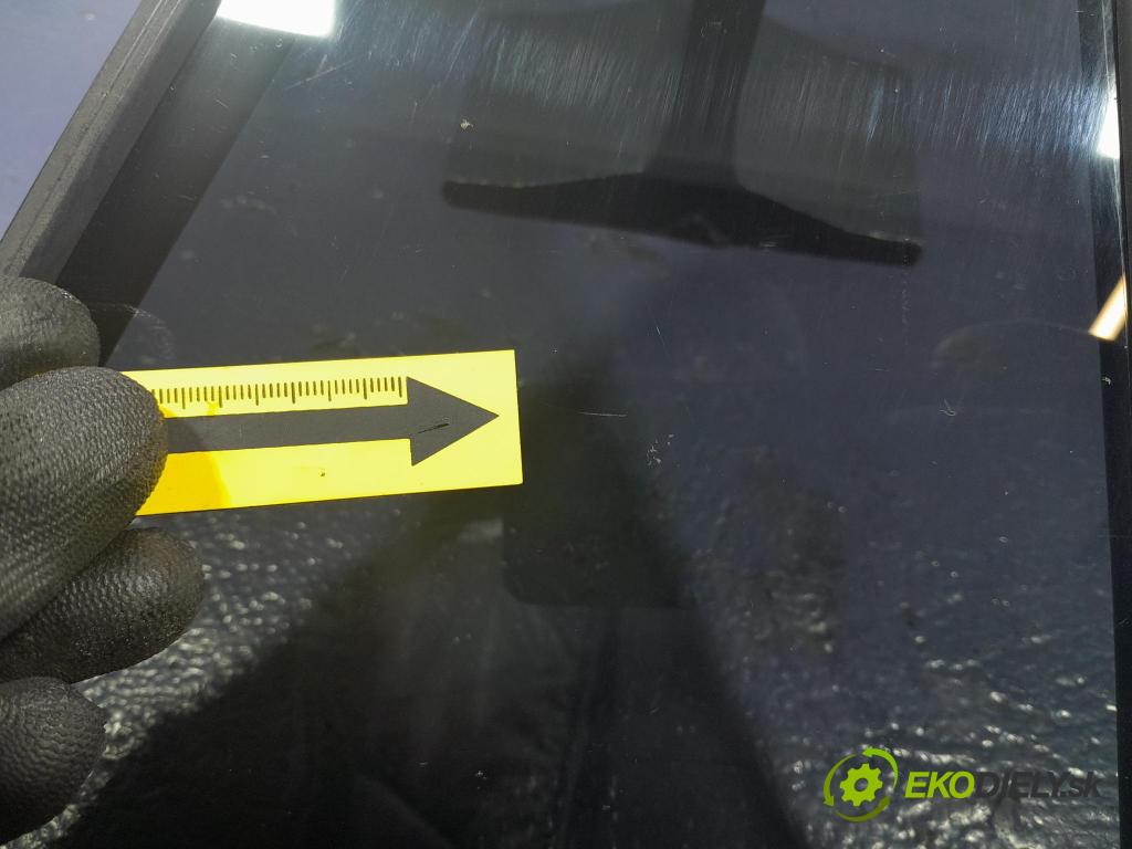 Suzuki Swace 2021 sklo dvere zad Prava: 68188-02260