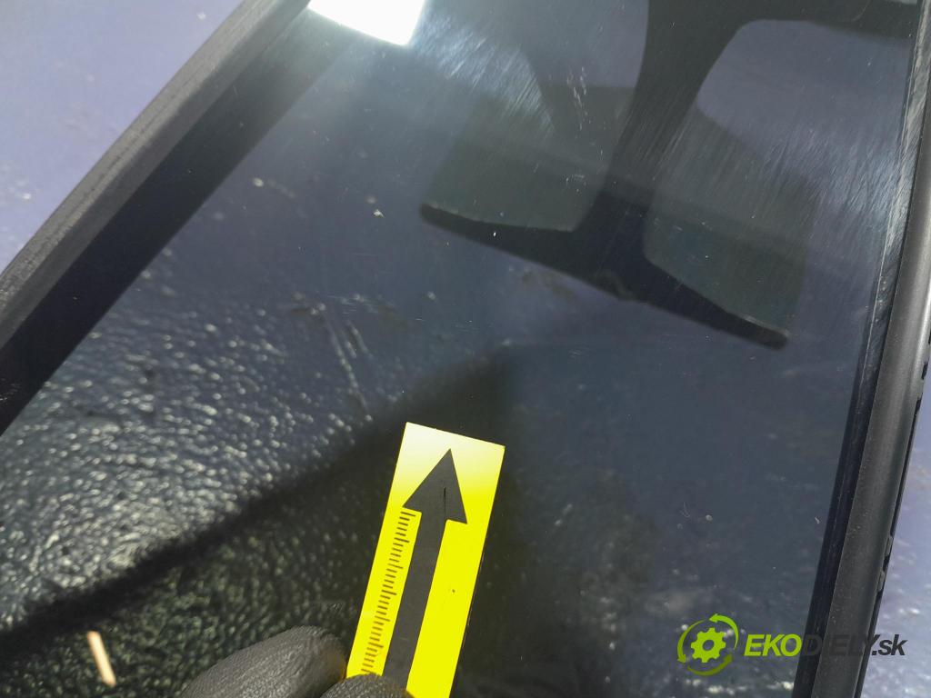 Suzuki Swace 2021 sklo dvere zad Prava: 68188-02260