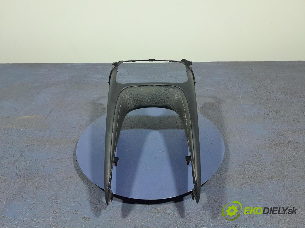 Suzuki Swace 2021 kryt Plast: Interiéry: 58833-02390
