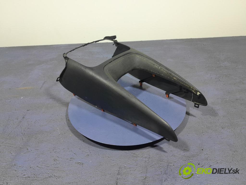 Suzuki Swace 2021 kryt Plast: Interiéry: 58833-02390
