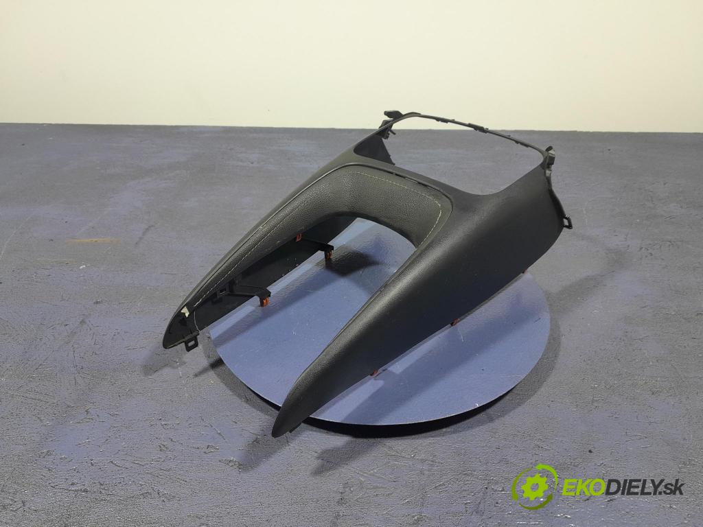 Suzuki Swace 2021 kryt Plast: Interiéry: 58833-02390