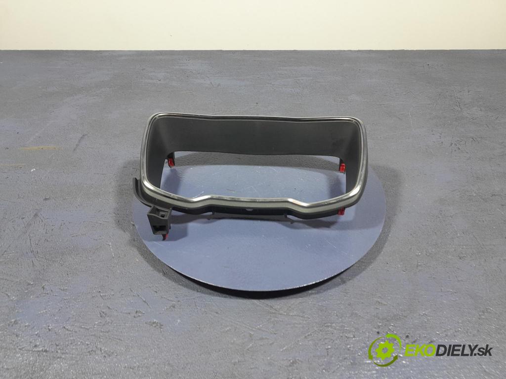 Suzuki Swace 2021 kryt Plast: Interiéry: 55410-02810