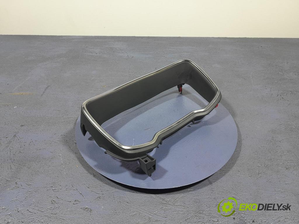 Suzuki Swace 2021 kryt Plast: Interiéry: 55410-02810