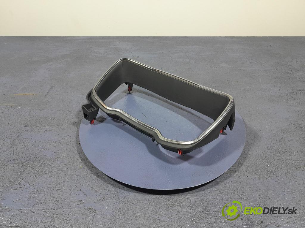 Suzuki Swace 2021 kryt Plast: Interiéry: 55410-02810
