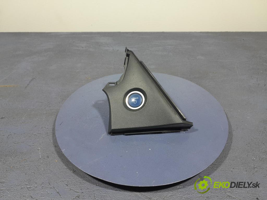 Suzuki Swace 2021 kryt Plast: Interiéry: 55413-02650