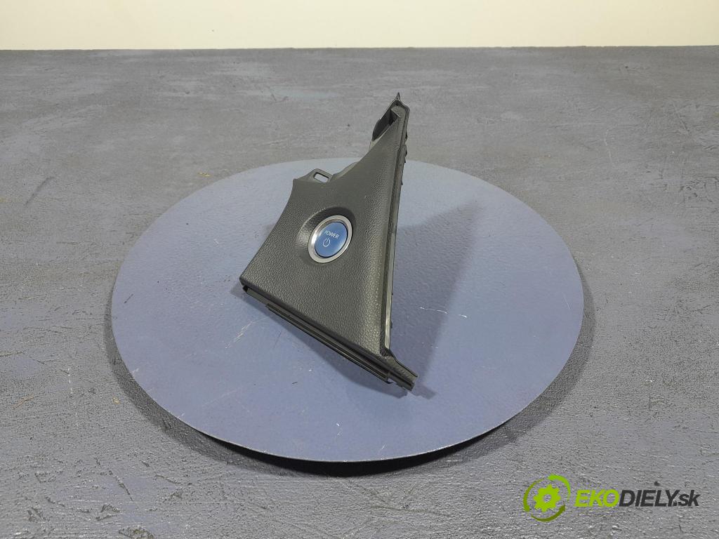 Suzuki Swace 2021 kryt Plast: Interiéry: 55413-02650
