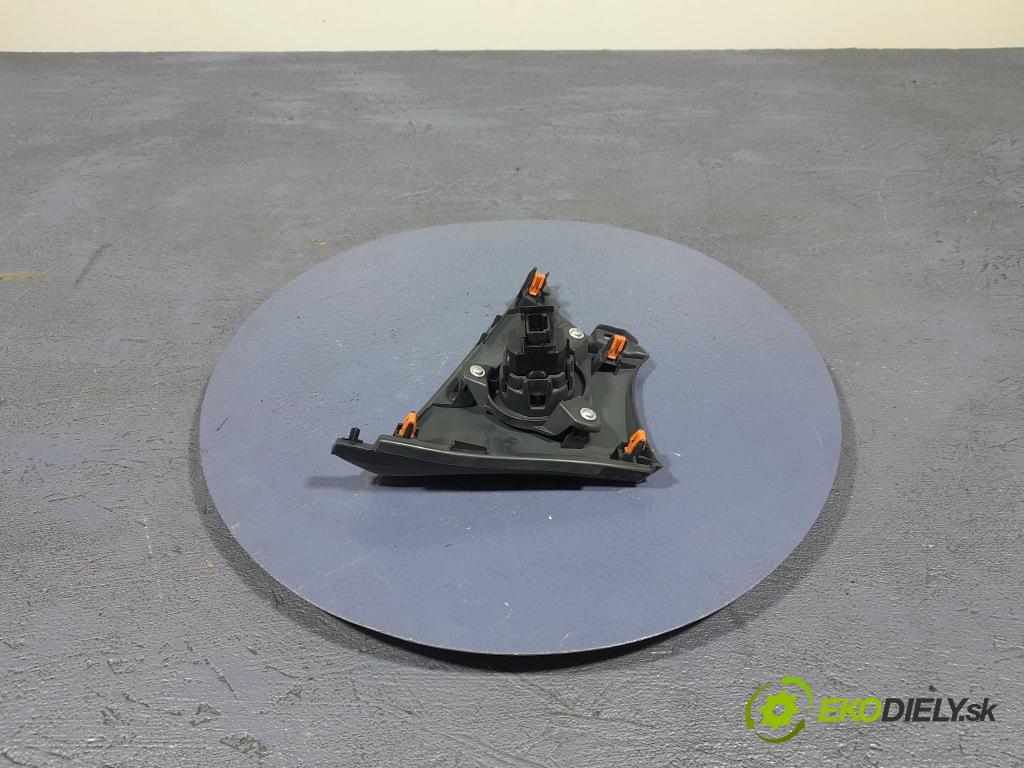 Suzuki Swace 2021 kryt Plast: Interiéry: 55413-02650