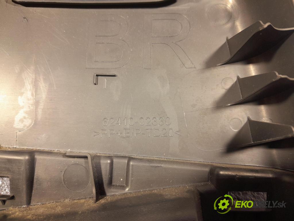 Suzuki Swace 2021 kryt Plast: Interiéry: 62410-02330