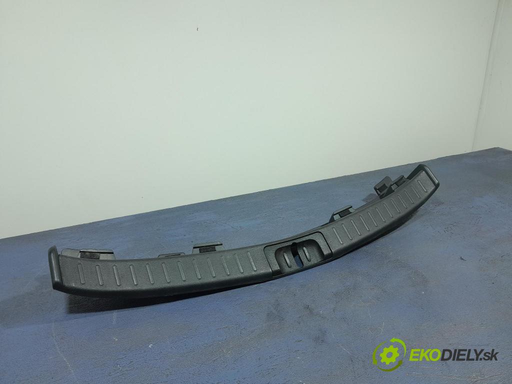 Suzuki Swace 2021 kryt Plast: Interiéry: 64716-02180