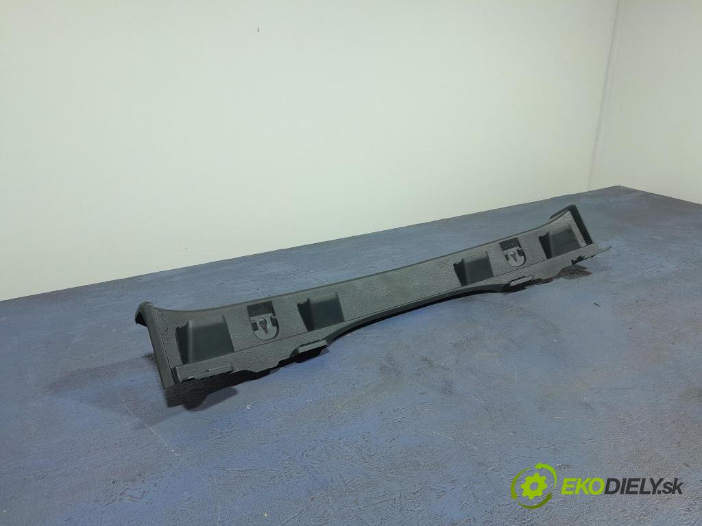 Suzuki Swace 2021 kryt Plast: Interiéry: 64716-02180