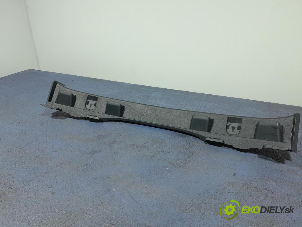 Suzuki Swace 2021 kryt Plast: Interiéry: 64716-02180