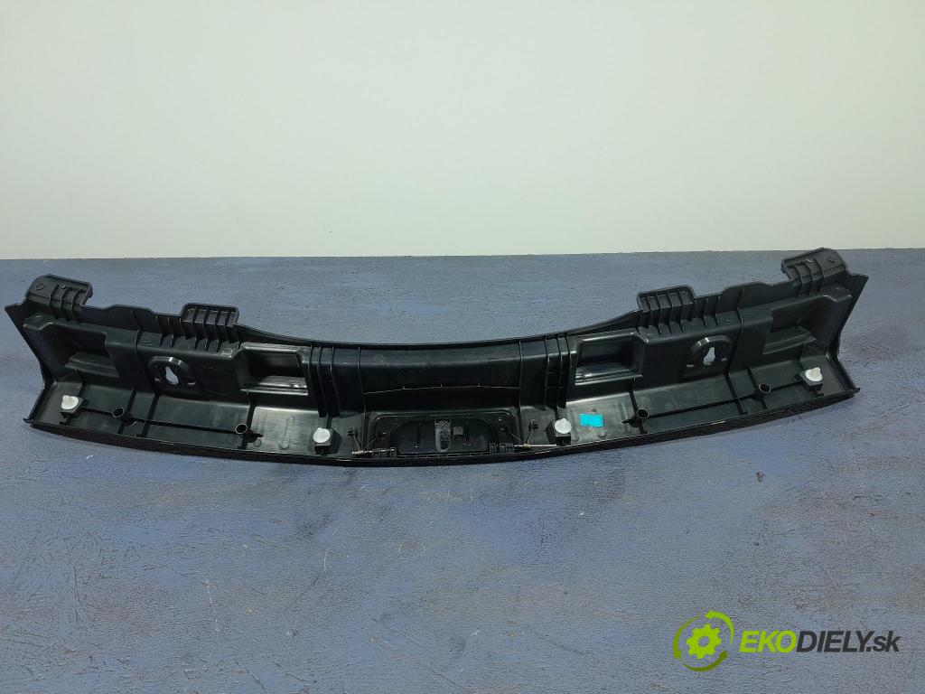 Suzuki Swace 2021 kryt Plast: Interiéry: 64716-02180