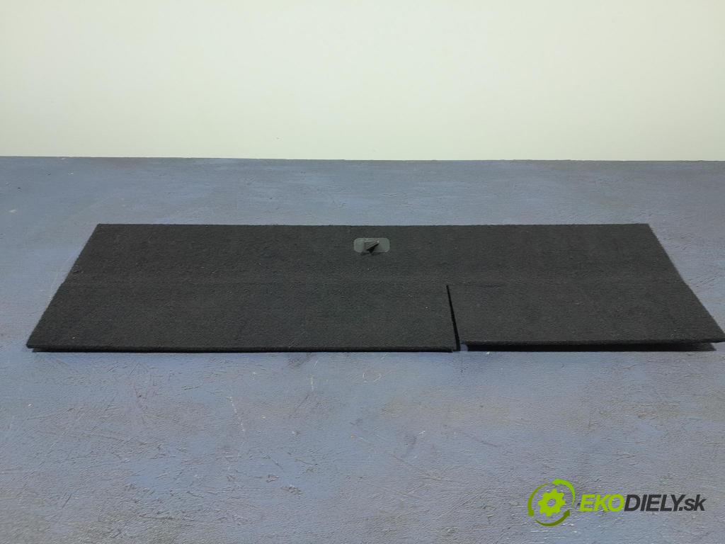 Suzuki Swace 2021 koberec do auta 58410-02081