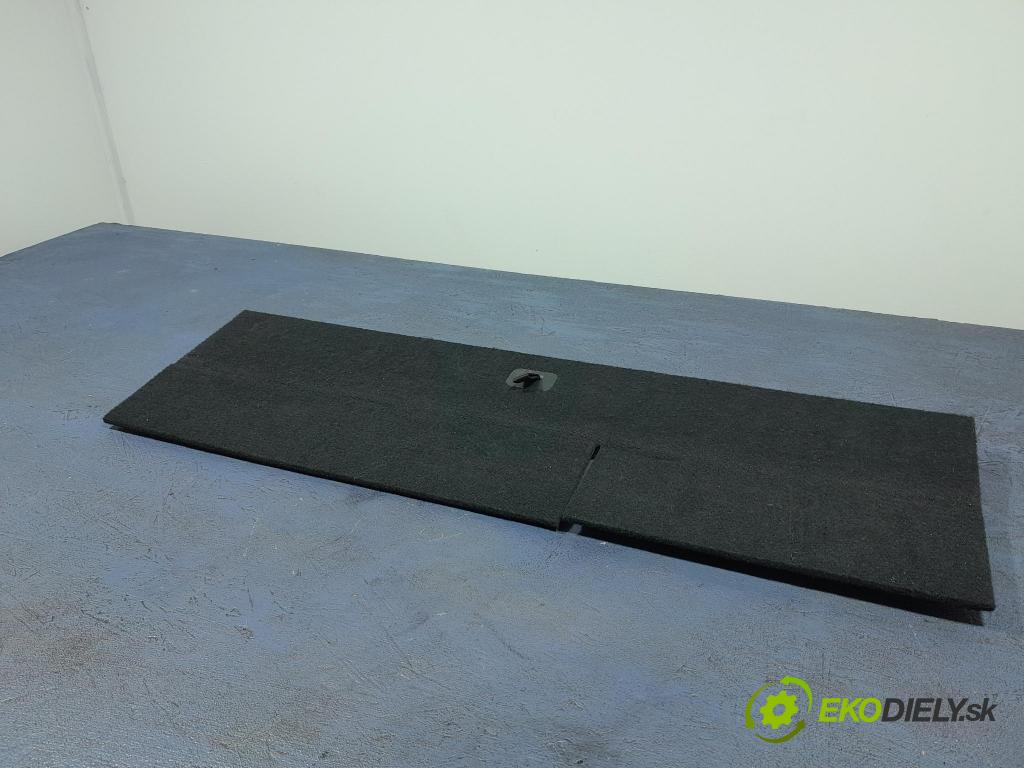 Suzuki Swace 2021 koberec do auta 58410-02081