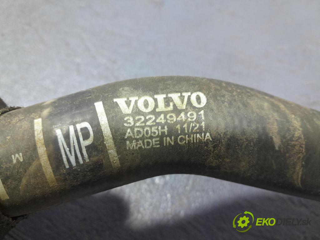 Volvo Xc60 2022 rúrka Chladič: 32249491
