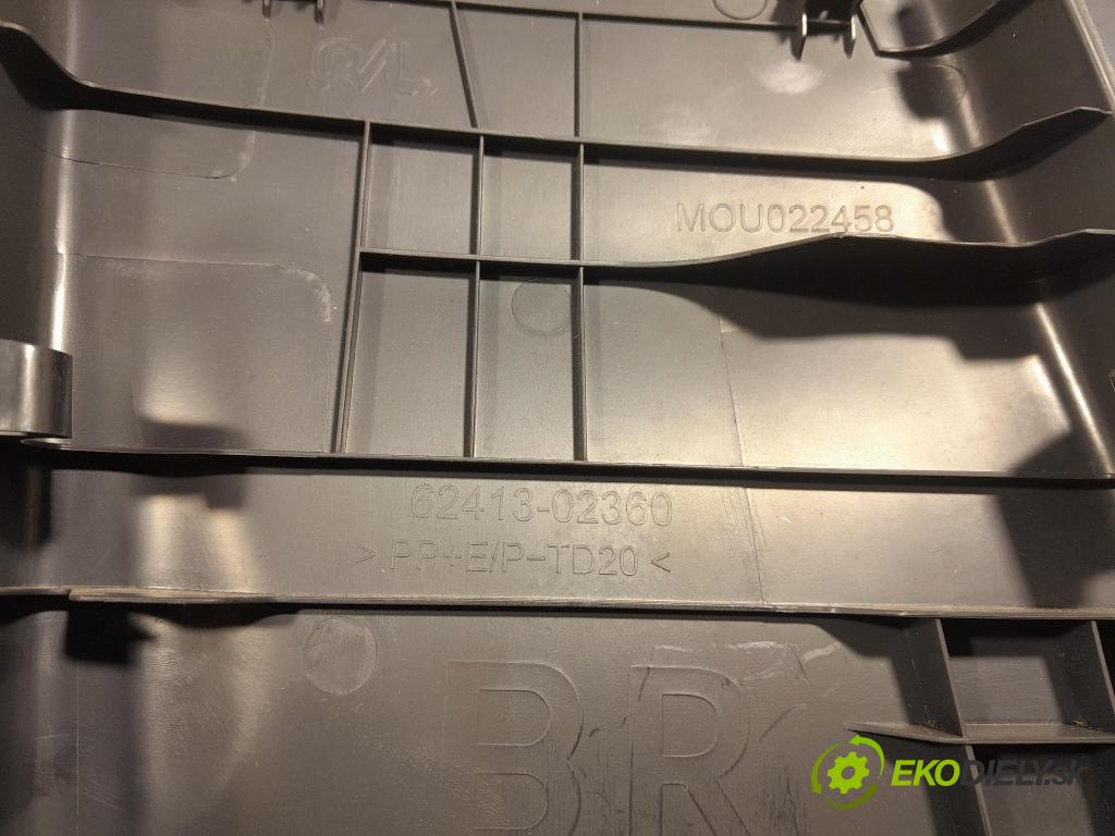 Suzuki Swace 2021 kryt Plast: Interiéry: 62413-02360