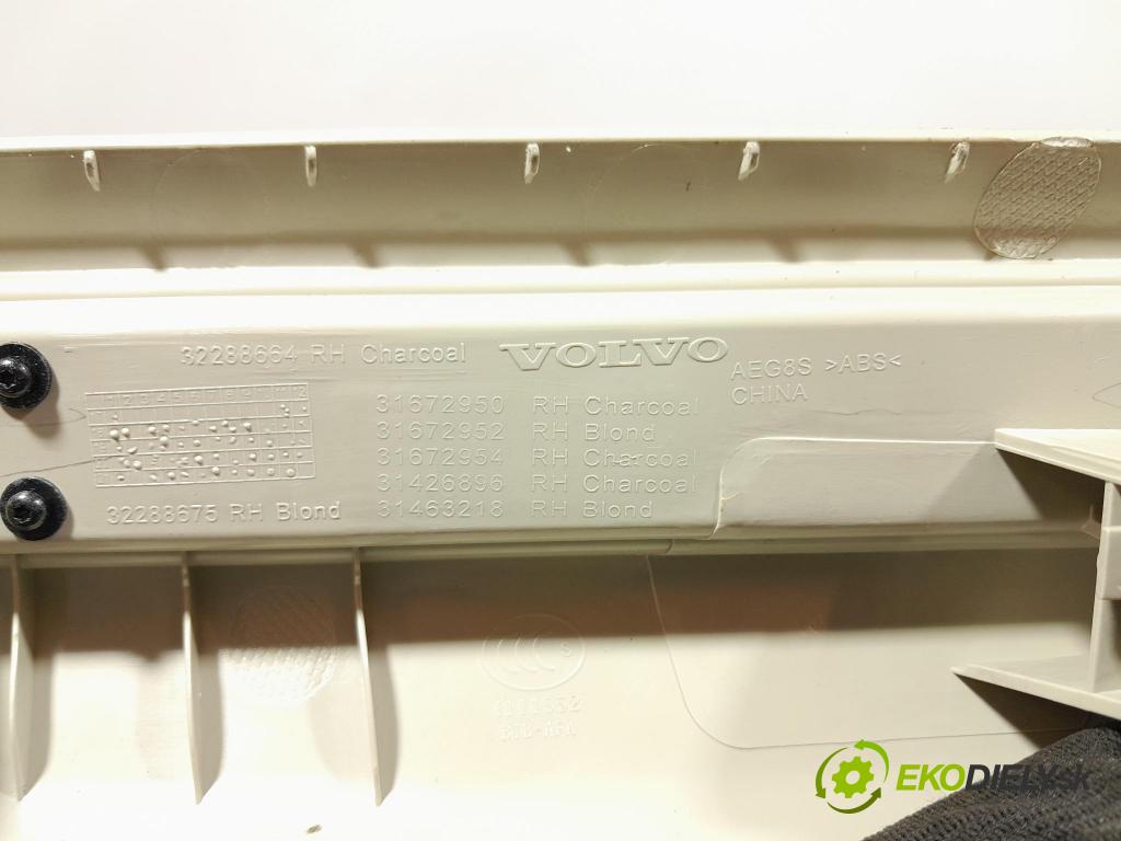 Volvo Xc60 2022 kryt Plast: Interiéry: 31463218