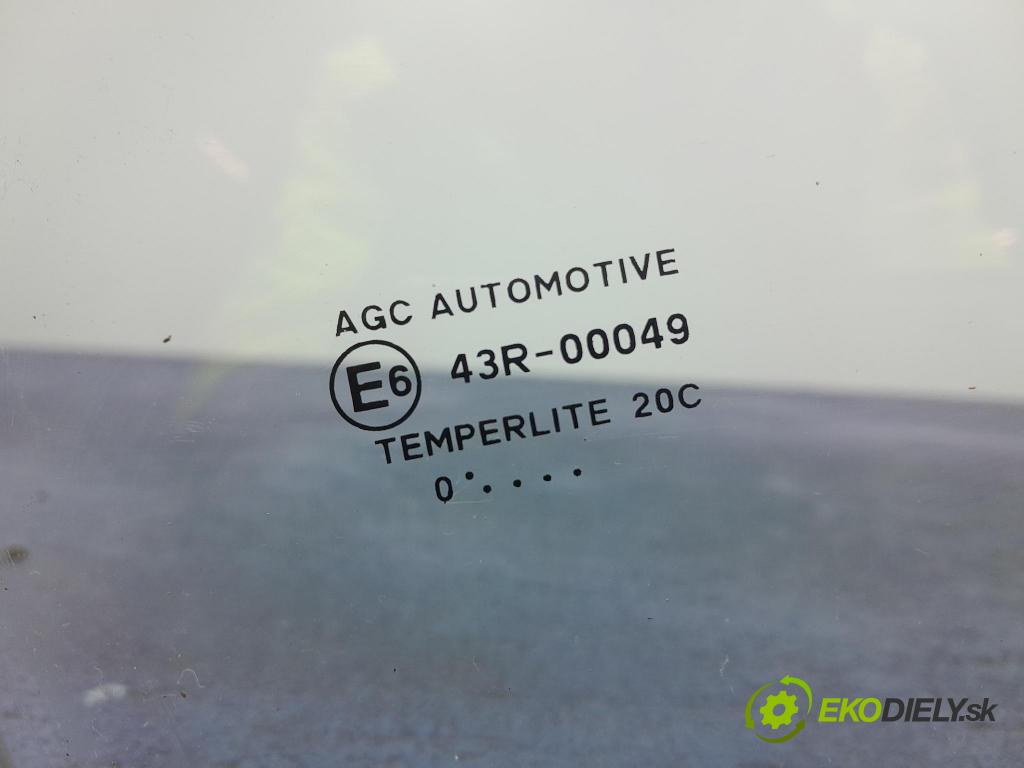 Suzuki Swace 2021 sklo dvere Predné Prava: 